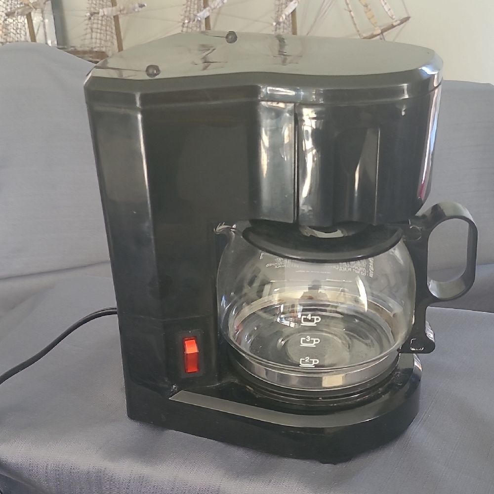 Black Coffee Maker with Glass Carafe